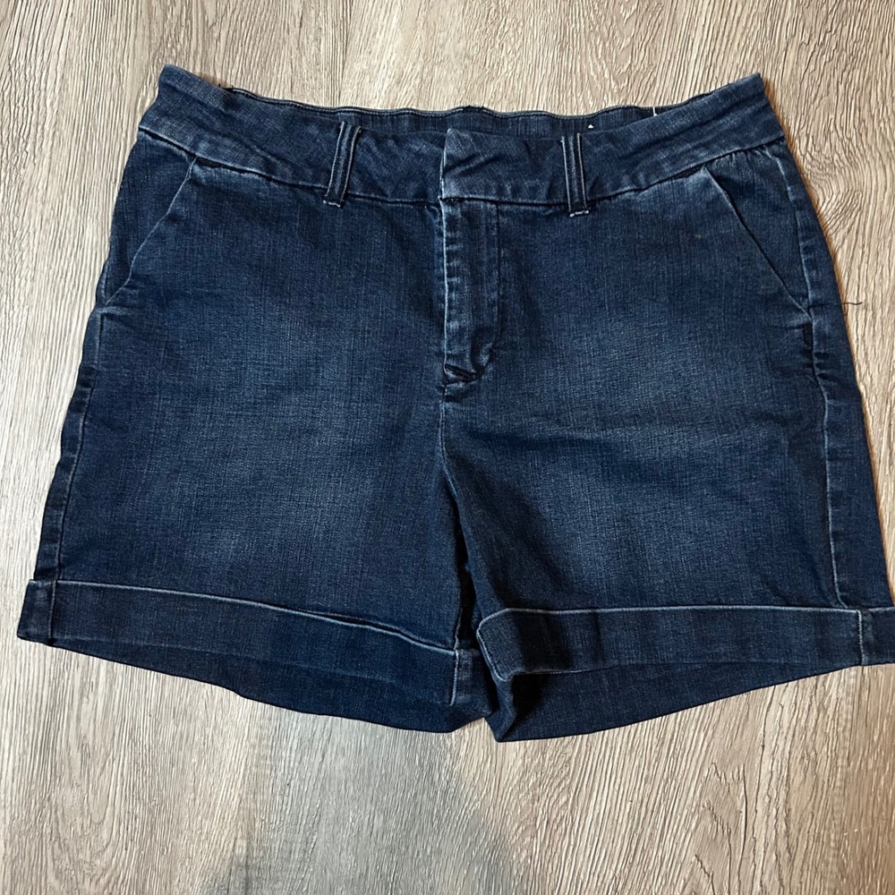 Maurices Womens Dark Wash Cuffed Denim Shorts 11/12‎ Mid Rise Preppy Classic